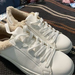 White sneakers with faux fur